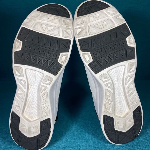 Size 9.5 - Women’s APL Techloom bliss black and white shoes - Picture 7 of 8